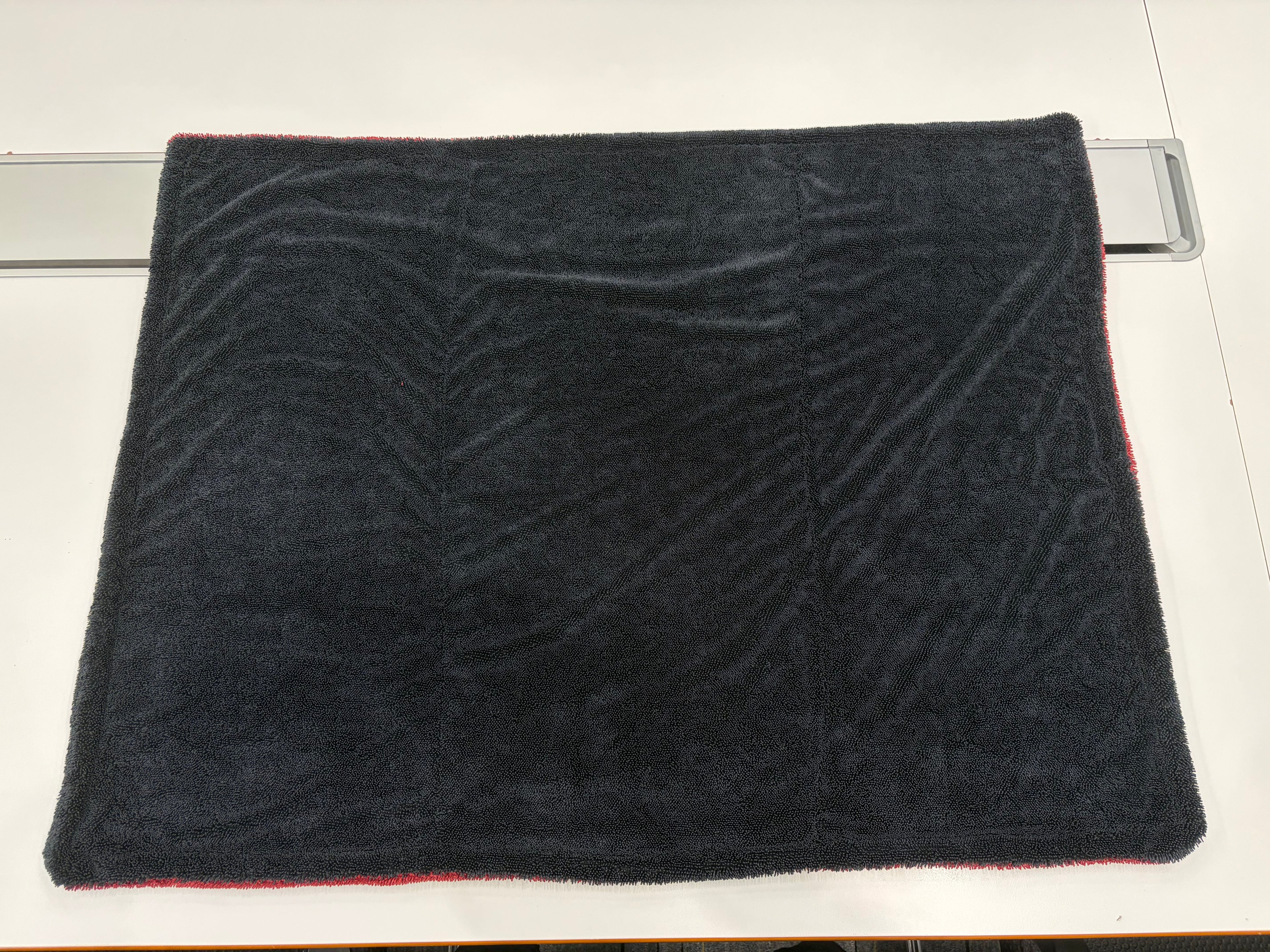 NEATLY XL Car Drying Towel — Red/Black 1300GSM Microfiber (36"×28")