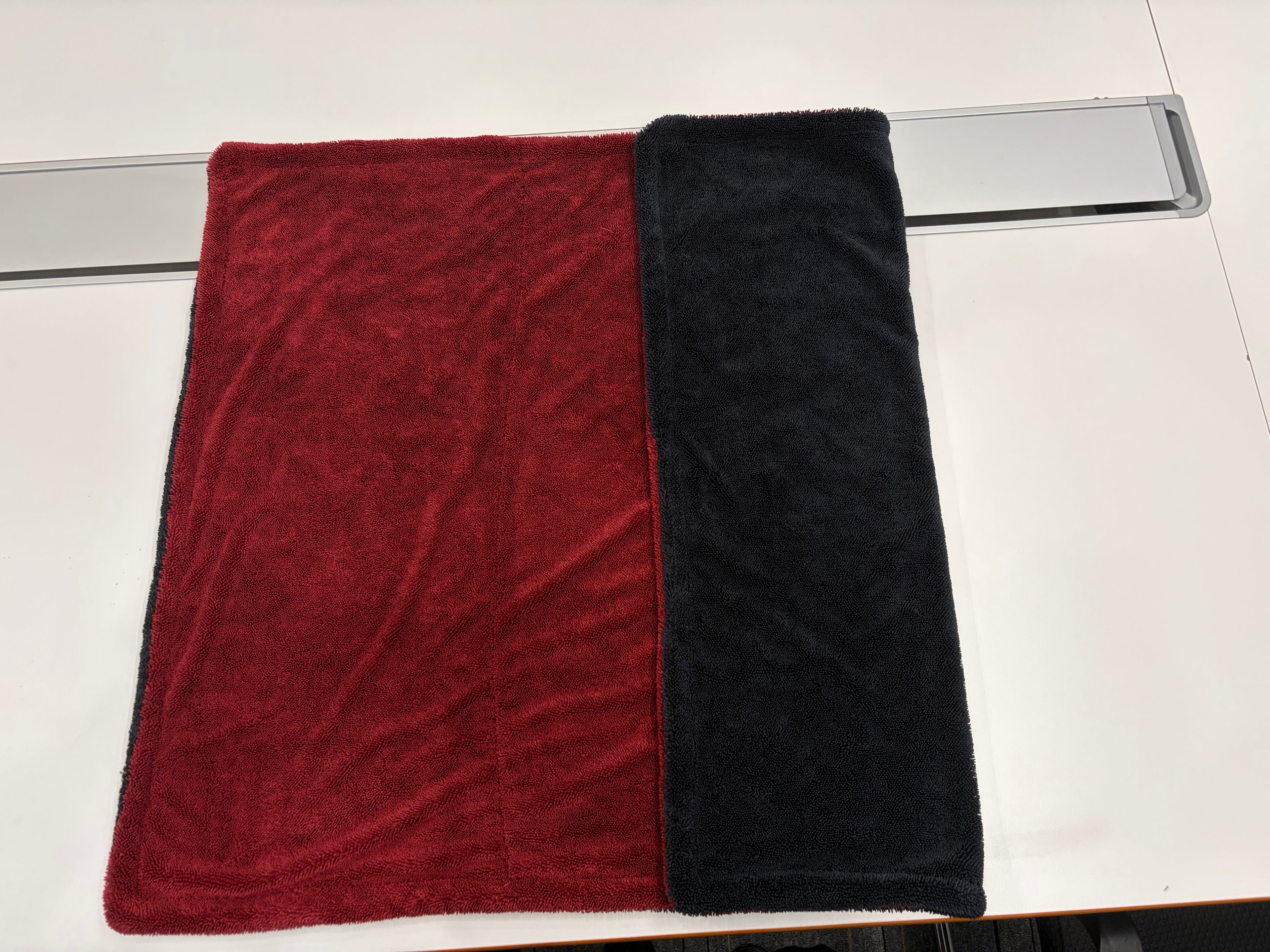 NEATLY XL Car Drying Towel — Red/Black 1300GSM Microfiber (36"×28")