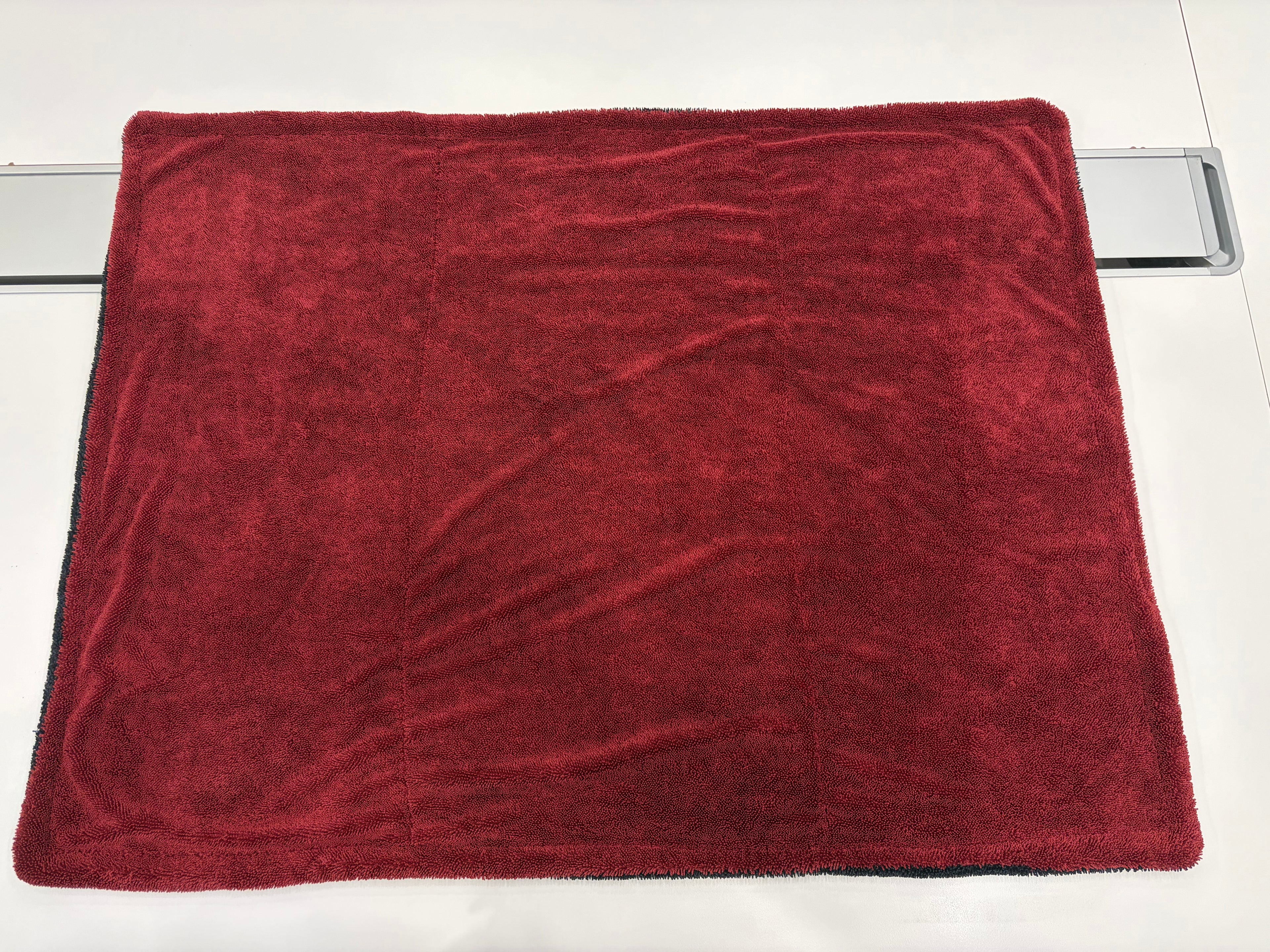 NEATLY XL Car Drying Towel — Red/Black 1300GSM Microfiber (36"×28")